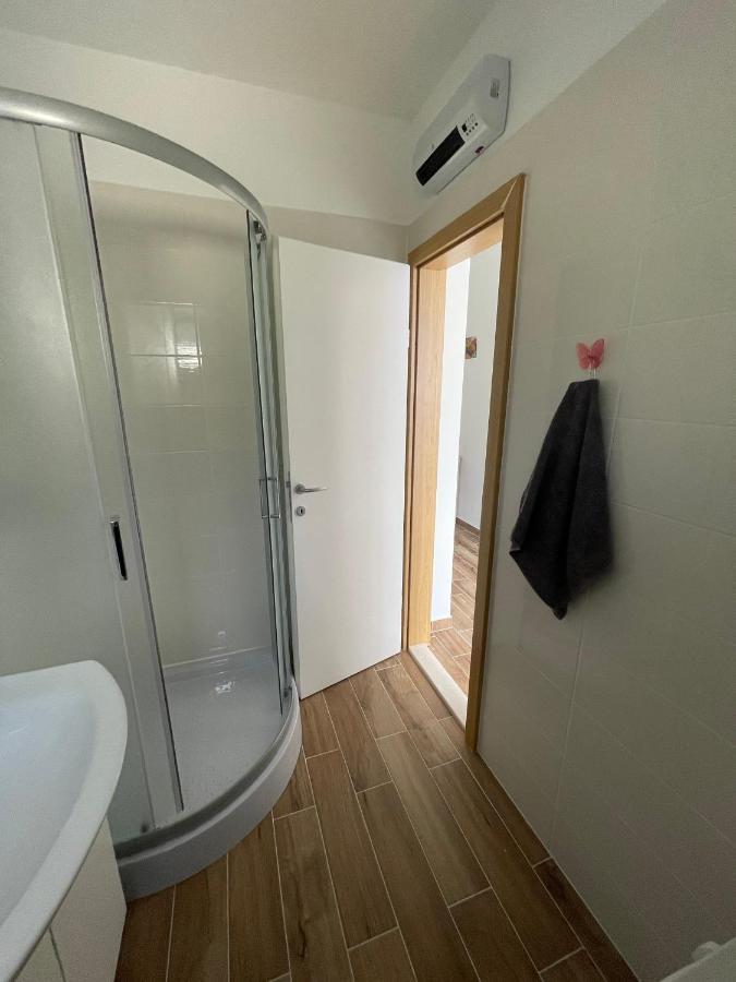 Apartman Solin 2, Parking Apartment Bagian luar foto
