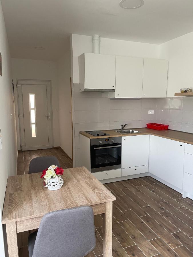 Apartman Solin 2, Parking Apartment Bagian luar foto