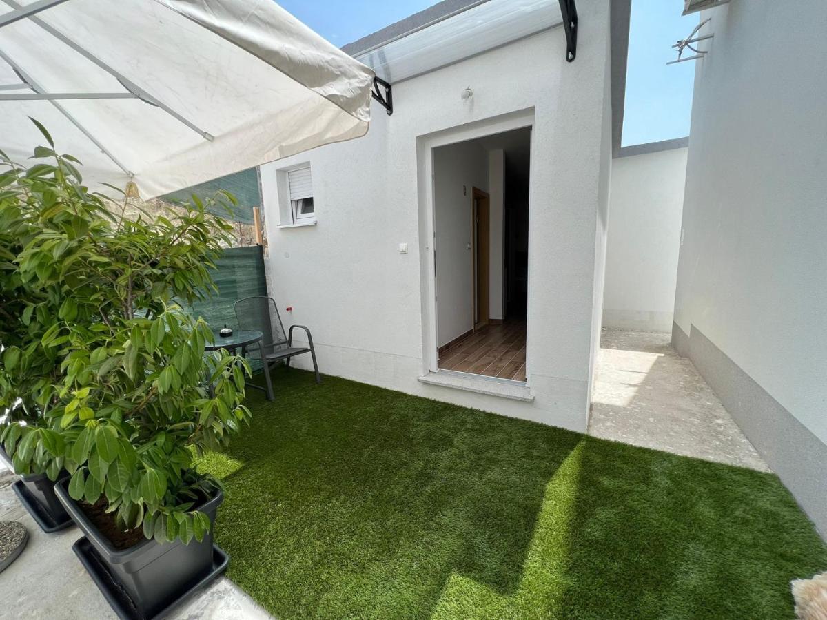 Apartman Solin 2, Parking Apartment Bagian luar foto